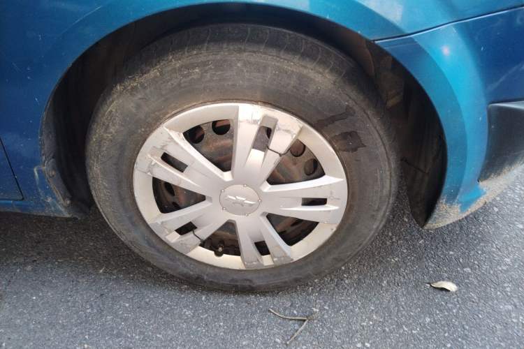Used Chevrolet Aveo Sonic 2011 Sedan 1.4L Manual Transmission SE Right Front Wheel Hub
