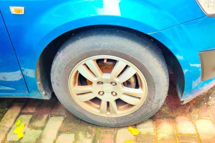 Used Chevrolet Aveo Sonic 2011 Sedan 1.4L Manual Transmission SE Right Front Wheel Hub