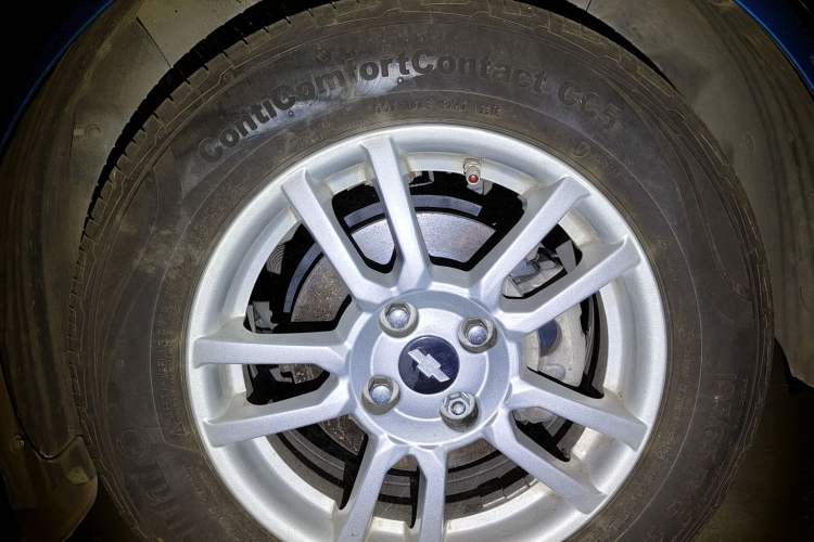 Used Chevrolet Aveo Sonic 2011 Sedan 1.4L MT SL Right Front Wheel Hub