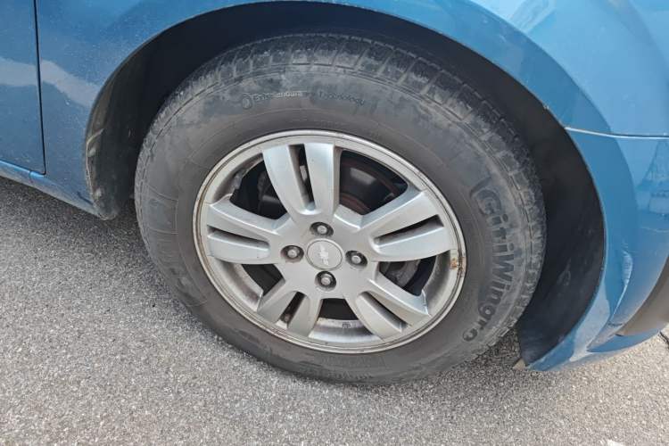 Used Chevrolet Aveo Sonic 2011 Sedan 1.4L Automatic SE Right Front Wheel Hub