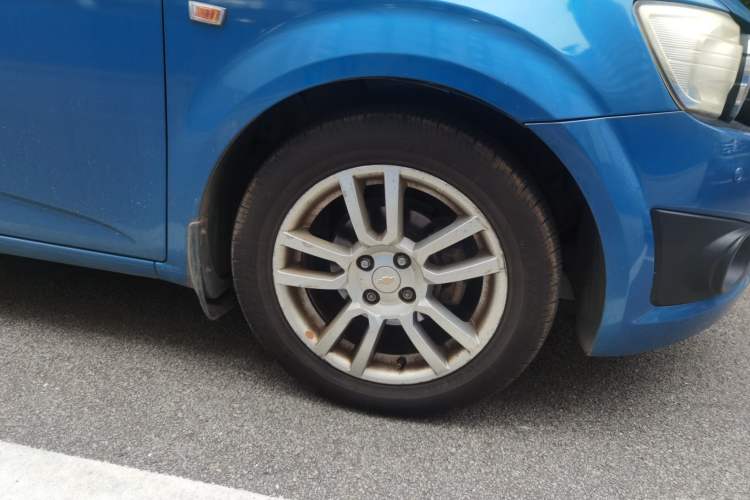 Used Chevrolet Aveo Sonic 2011 Sedan 1.6L Manual Transmission SX Right Front Wheel Hub
