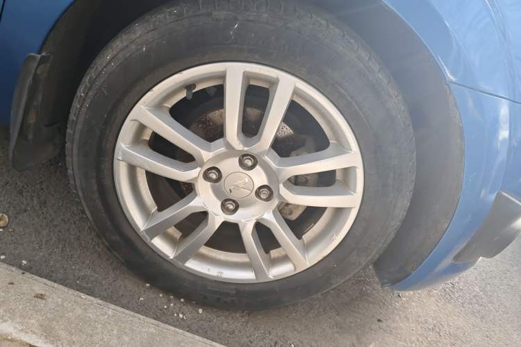 Used Chevrolet Aveo Sonic 2011 Hatchback 1.6L MT SX Right Front Wheel Hub
