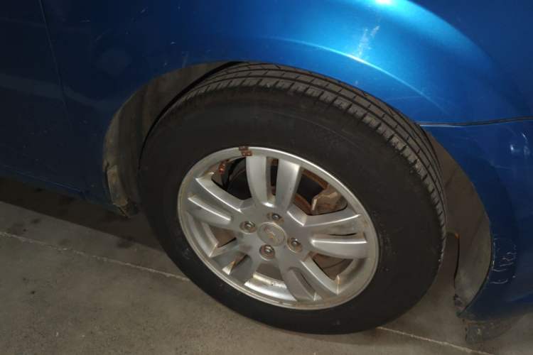 Used Chevrolet Aveo Sonic 2011 Hatchback 1.4L MT SL Right Front Wheel Hub