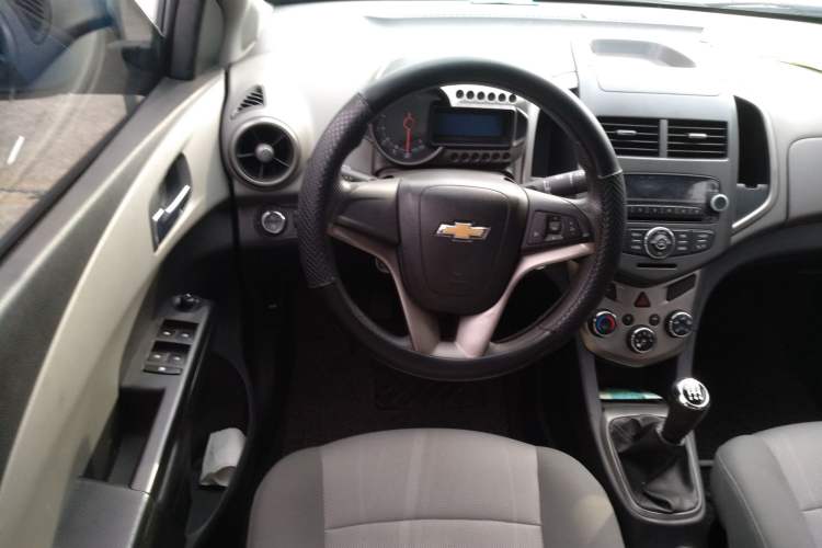 Used Chevrolet Aveo Sonic 2011 Sedan 1.4L Manual Transmission SE Steering Wheel