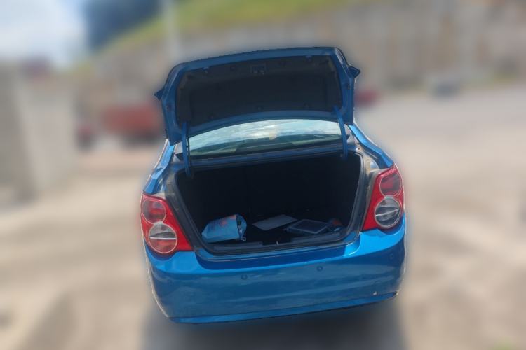 Used Chevrolet Aveo Sonic 2011 Sedan 1.4L MT SL Trunk