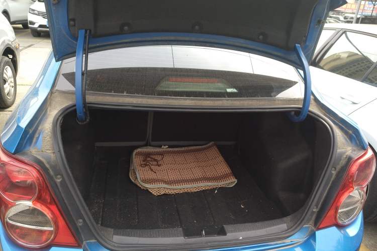 Used Chevrolet Aveo Sonic 2011 Sedan 1.4L Manual Transmission SE Trunk