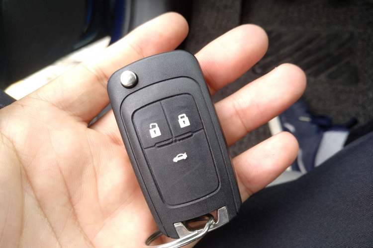 Used Chevrolet Aveo Sonic 2011 Sedan 1.4L Manual Transmission SE Vehicle Key
