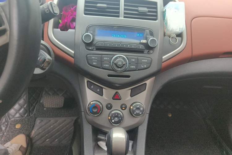 Used Chevrolet Aveo Sonic 2011 Hatchback 1.6L AT SX Audio And AC Panel