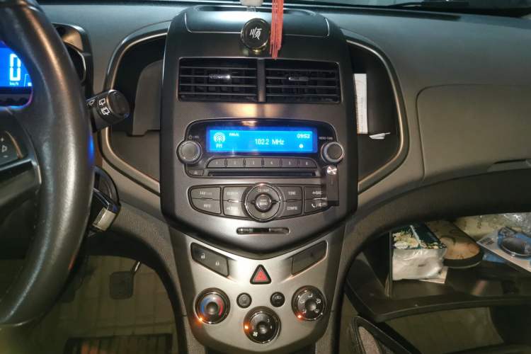 Used Chevrolet Aveo Sonic 2011 Hatchback 1.6L MT SX Audio And AC Panel