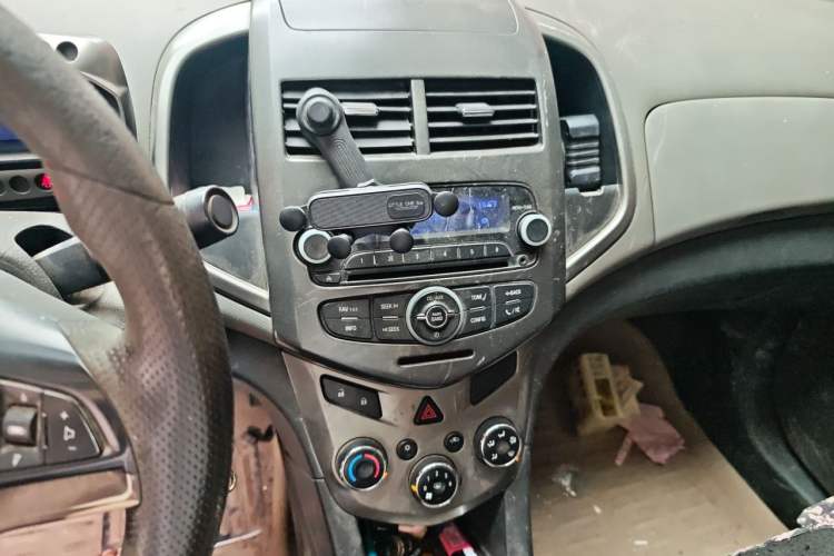 Used Chevrolet Aveo Sonic 2011 Sedan 1.4L Manual Transmission SE Audio And AC Panel