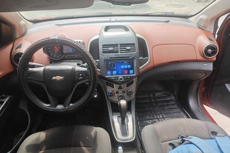 Used Chevrolet Aveo Sonic 2011 Sedan 1.6L Automatic SX Center Console