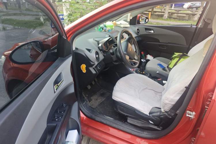 Used Chevrolet Aveo Sonic 2011 Sedan 1.4L Manual Transmission SE Driver Seat