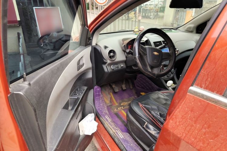 Used Chevrolet Aveo Sonic 2011 Sedan 1.4L MT SL Driver Seat