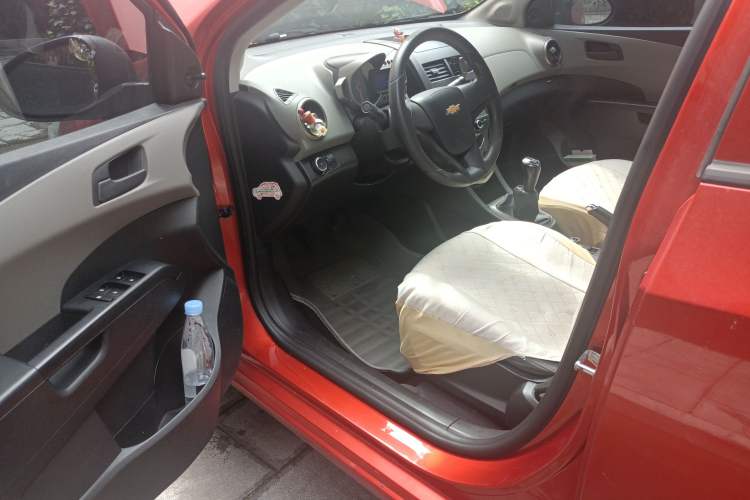 Used Chevrolet Aveo Sonic 2011 Sedan 1.4L MT SL Driver Seat