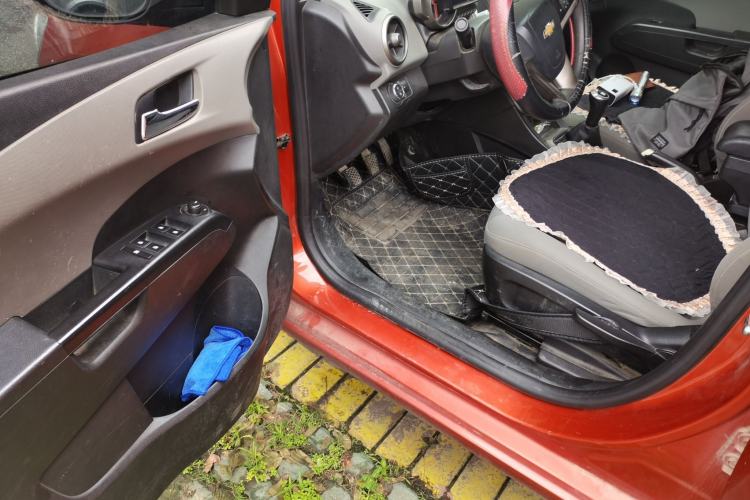 Used Chevrolet Aveo Sonic 2011 Sedan 1.4L Manual Transmission SE Driver Seat