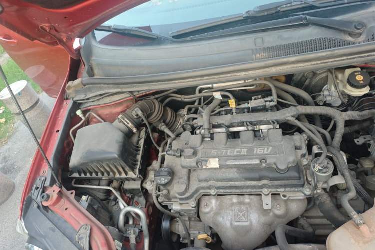 Used Chevrolet Aveo Sonic 2011 Sedan 1.4L Manual Transmission SE Engine Bay Right
