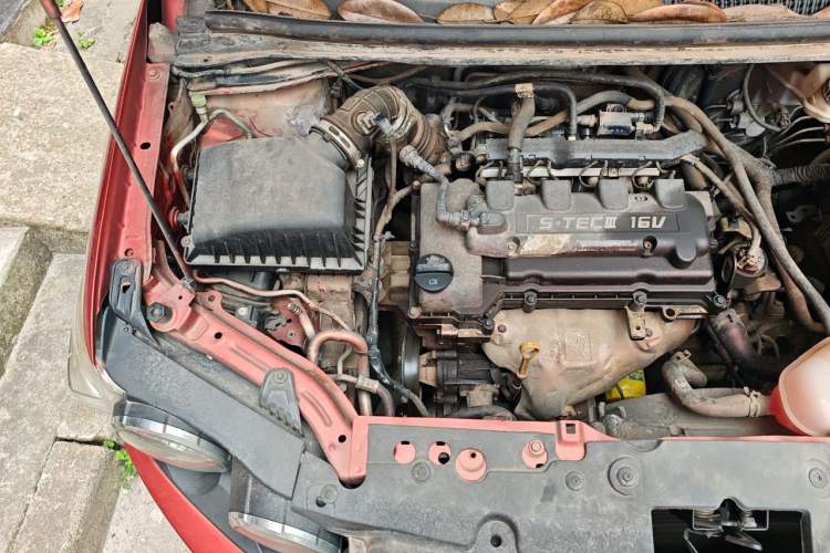 Used Chevrolet Aveo Sonic 2011 Sedan 1.4L Manual Transmission SE Engine Bay Right