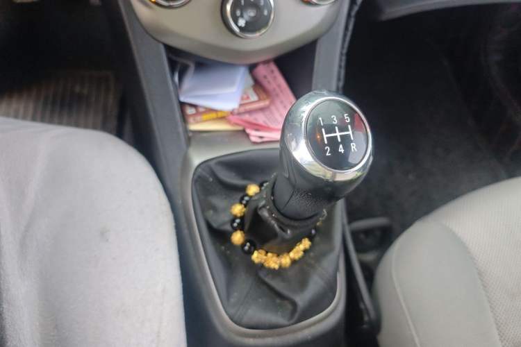 Used Chevrolet Aveo Sonic 2011 Sedan 1.4L Manual Transmission SE Gear Lever