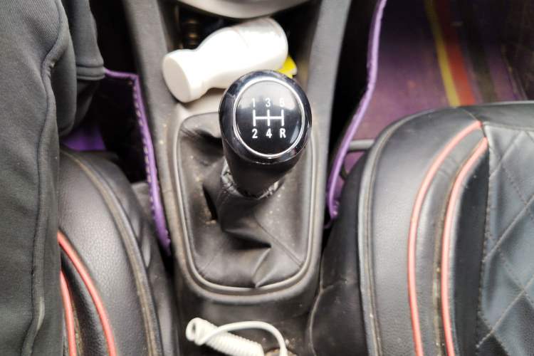 Used Chevrolet Aveo Sonic 2011 Sedan 1.4L MT SL Gear Lever