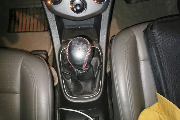 Used Chevrolet Aveo Sonic 2011 Hatchback 1.6L MT SX Gear Lever