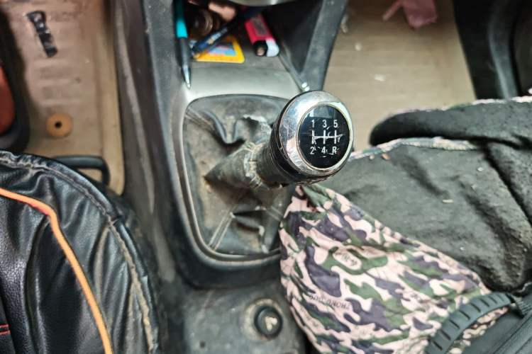 Used Chevrolet Aveo Sonic 2011 Sedan 1.4L Manual Transmission SE Gear Lever