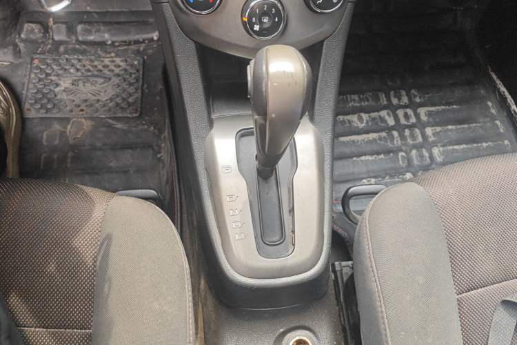 Used Chevrolet Aveo Sonic 2011 Sedan 1.6L Automatic SX Gear Lever