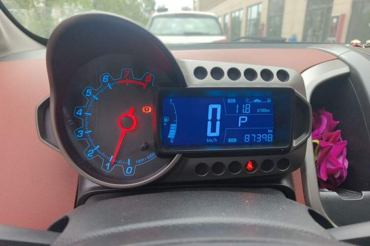 Used Chevrolet Aveo Sonic 2011 Hatchback 1.6L AT SX Instrument Cluster