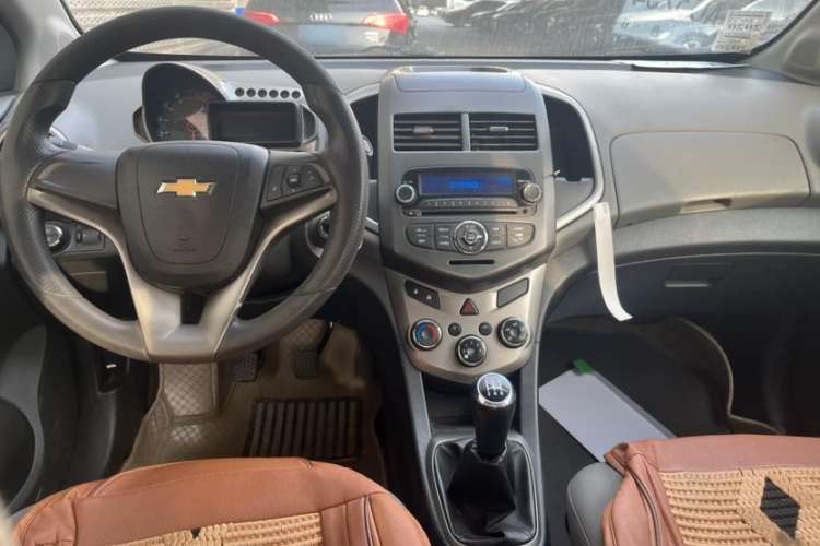 Used Chevrolet Aveo Sonic 2011 Sedan 1.4L Manual Transmission SE Interior 2