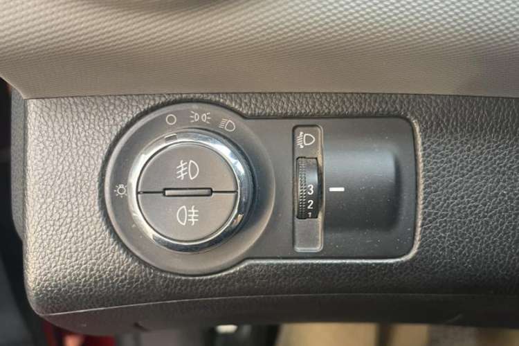 Used Chevrolet Aveo Sonic 2011 Sedan 1.4L Manual Transmission SE Interior 6