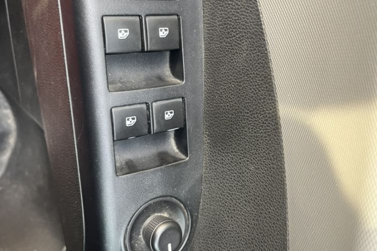 Used Chevrolet Aveo Sonic 2011 Sedan 1.4L Manual Transmission SE Interior 7