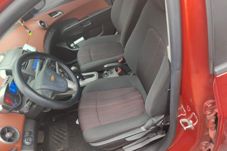 Used Chevrolet Aveo Sonic 2011 Hatchback 1.6L AT SX Left Front Seat