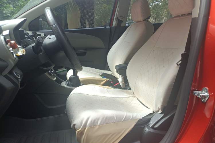 Used Chevrolet Aveo Sonic 2011 Sedan 1.4L MT SL Left Front Seat