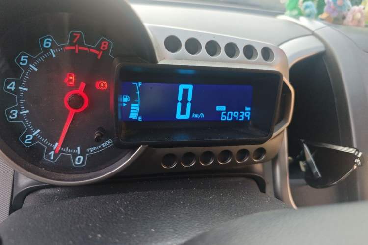 Used Chevrolet Aveo Sonic 2011 Sedan 1.4L Manual Transmission SE Odometer Close Up