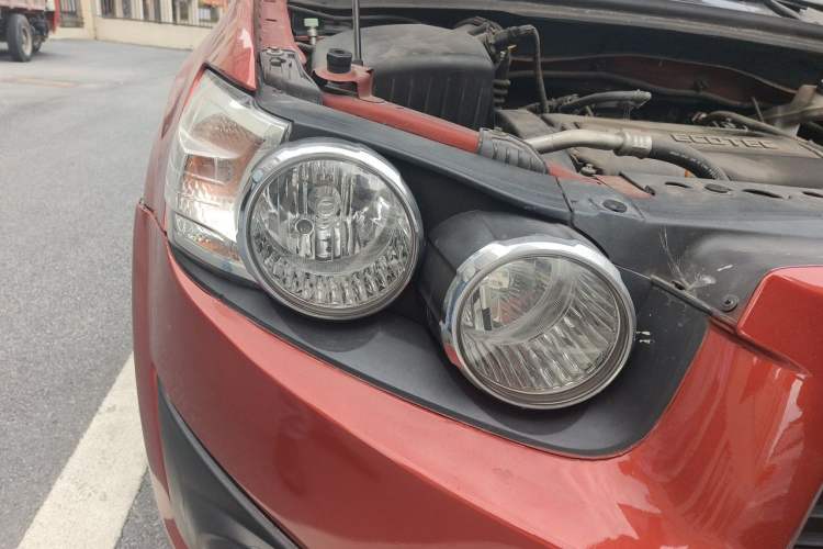 Used Chevrolet Aveo Sonic 2011 Hatchback 1.6L AT SX Right Front Headlight