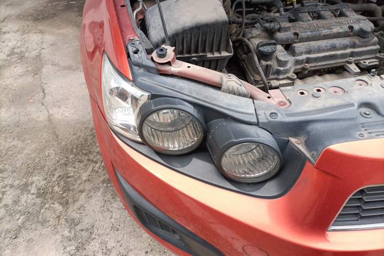 Used Chevrolet Aveo Sonic 2011 Sedan 1.4L MT SL Right Front Headlight