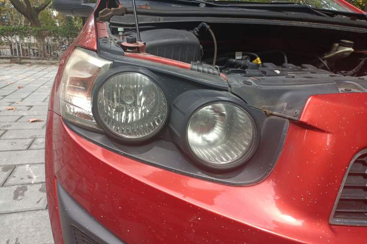 Used Chevrolet Aveo Sonic 2011 Sedan 1.4L MT SL Right Front Headlight