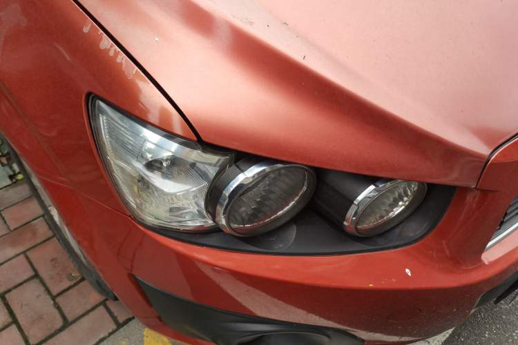 Used Chevrolet Aveo Sonic 2011 Sedan 1.4L Manual Transmission SE Right Front Headlight