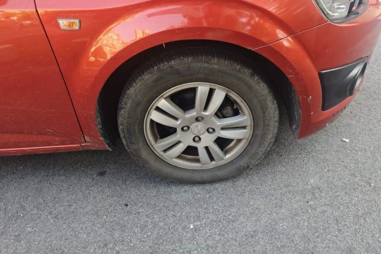 Used Chevrolet Aveo Sonic 2011 Sedan 1.4L Manual Transmission SE Right Front Wheel Hub