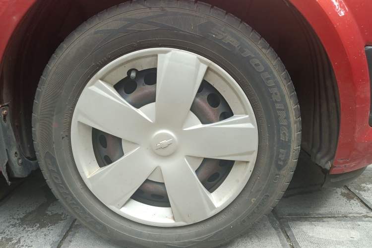Used Chevrolet Aveo Sonic 2011 Sedan 1.4L MT SL Right Front Wheel Hub