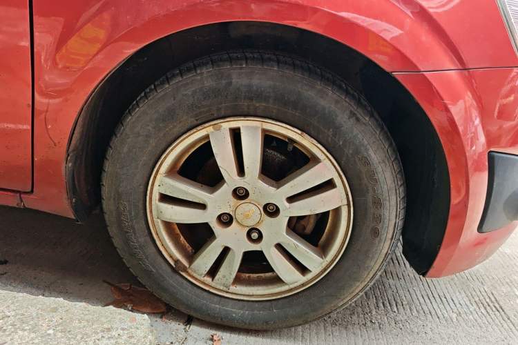 Used Chevrolet Aveo Sonic 2011 Sedan 1.4L Manual Transmission SE Right Front Wheel Hub