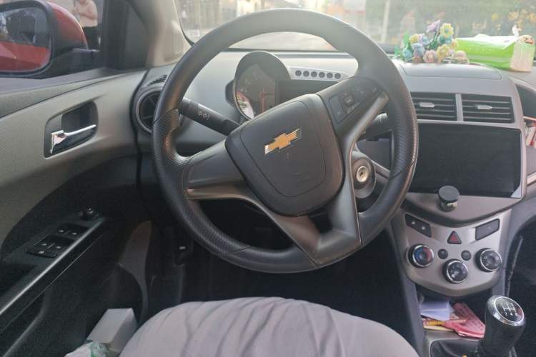 Used Chevrolet Aveo Sonic 2011 Sedan 1.4L Manual Transmission SE Steering Wheel