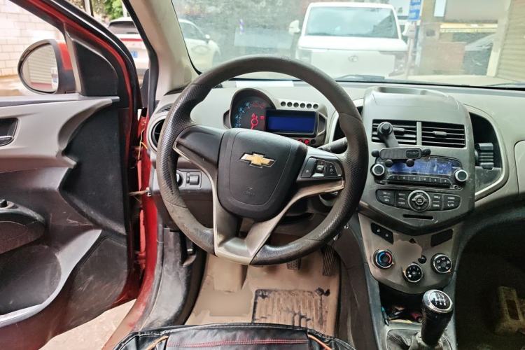 Used Chevrolet Aveo Sonic 2011 Sedan 1.4L Manual Transmission SE Steering Wheel