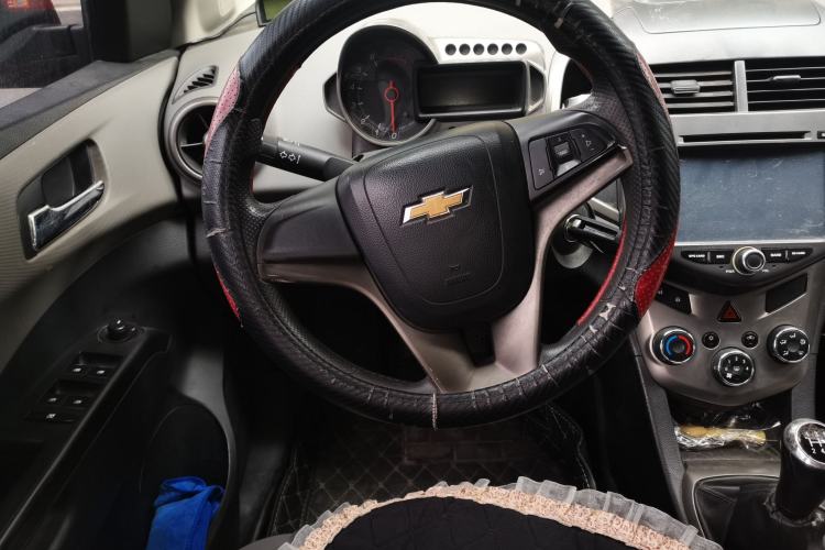Used Chevrolet Aveo Sonic 2011 Sedan 1.4L Manual Transmission SE Steering Wheel