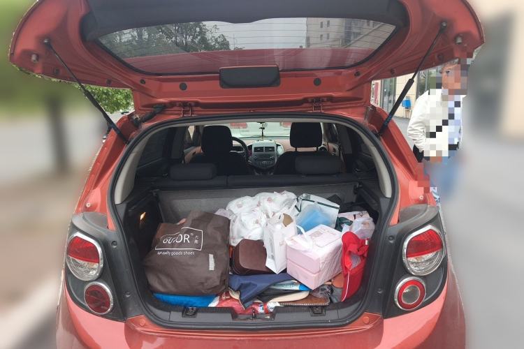 Used Chevrolet Aveo Sonic 2011 Hatchback 1.6L AT SX Trunk