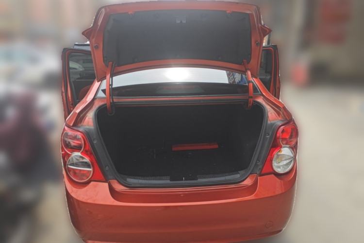 Used Chevrolet Aveo Sonic 2011 Sedan 1.6L Automatic SX Trunk
