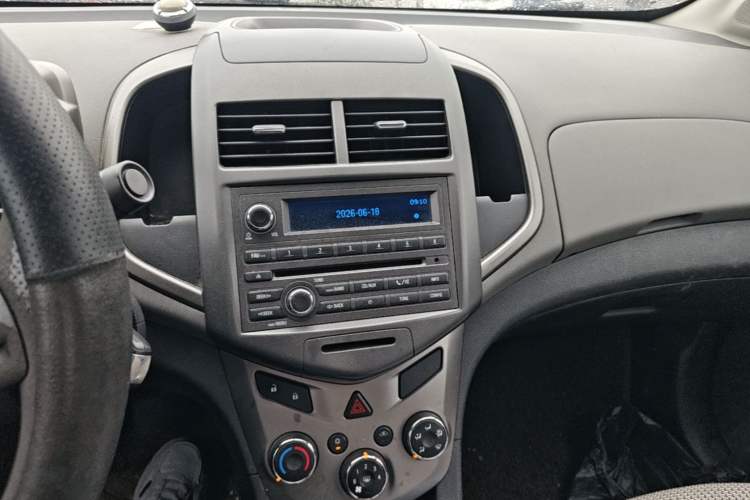 Used Chevrolet Aveo Sonic 2011 Hatchback 1.4L MT SL Audio And AC Panel
