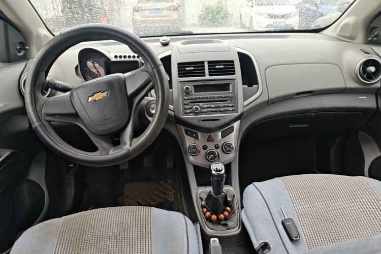 Used Chevrolet Aveo Sonic 2011 Hatchback 1.4L MT SL Center Console