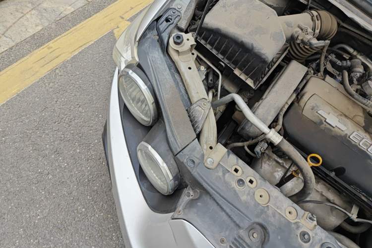 Used Chevrolet Aveo Sonic 2011 Hatchback 1.4L MT SL Engine Bay Right