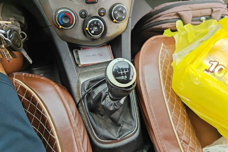 Used Chevrolet Aveo Sonic 2011 Hatchback 1.4L MT SL Gear Lever