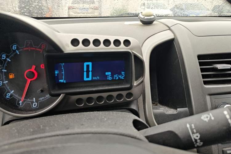 Used Chevrolet Aveo Sonic 2011 Hatchback 1.4L MT SL Odometer Close Up